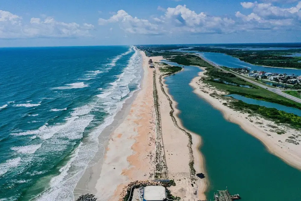 Sunny Oceanfront Home With Balcony, Full Kitchen, Central AC, & Washer/dryer