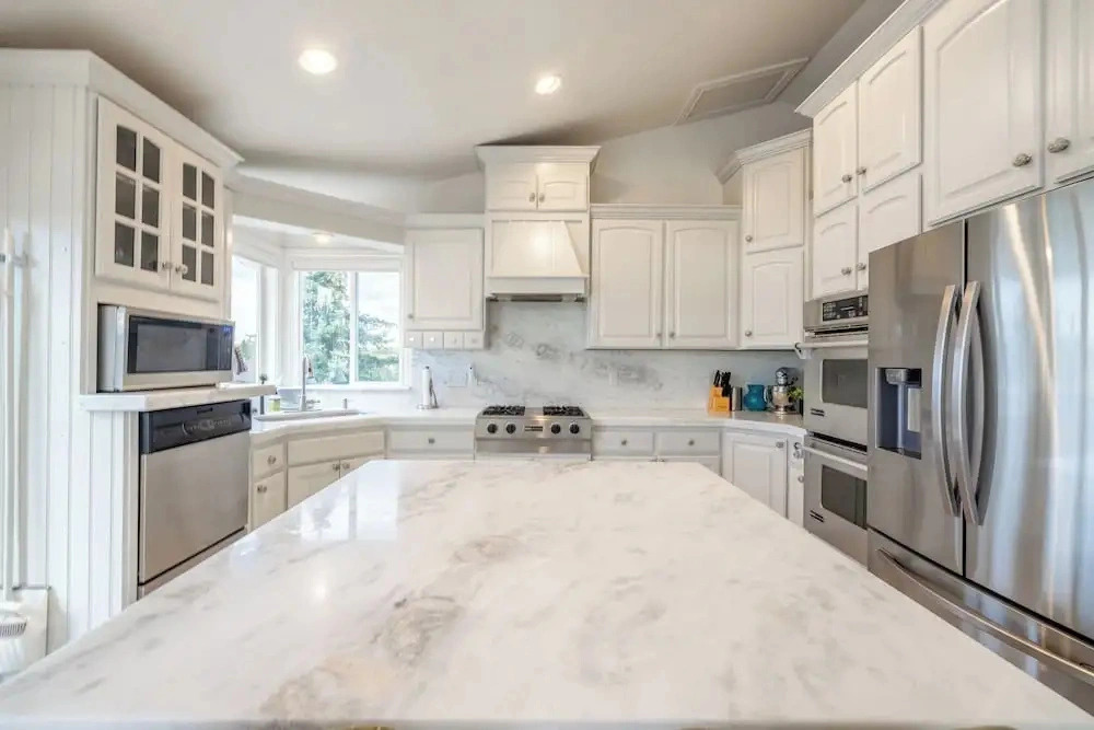 Huge 4,000 Sq Ft Basecamp: Walk to Bell Canyon