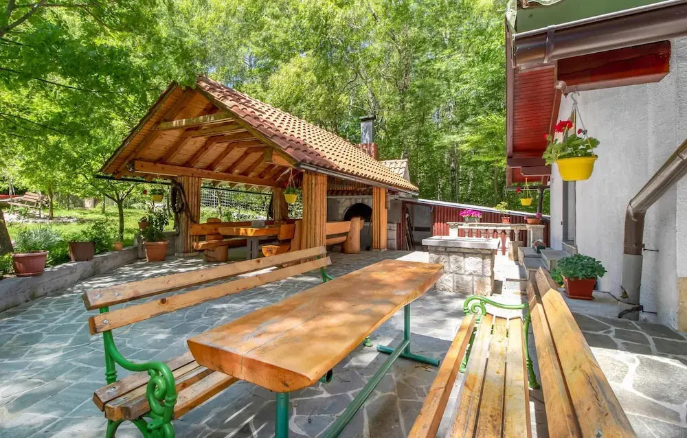 Awesome Home in Breze With Wifi and 2 Bedrooms