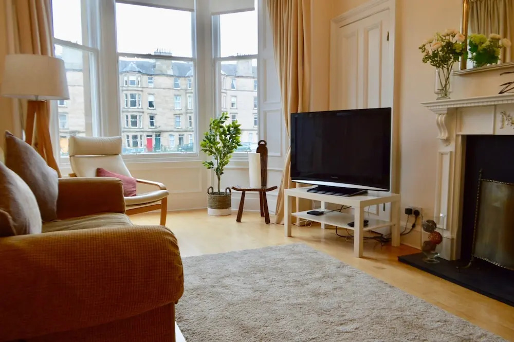 Sunny First Floor Stockbridge Flat