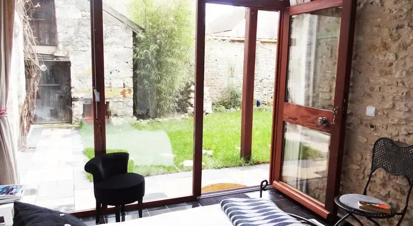 La Mona Guest House