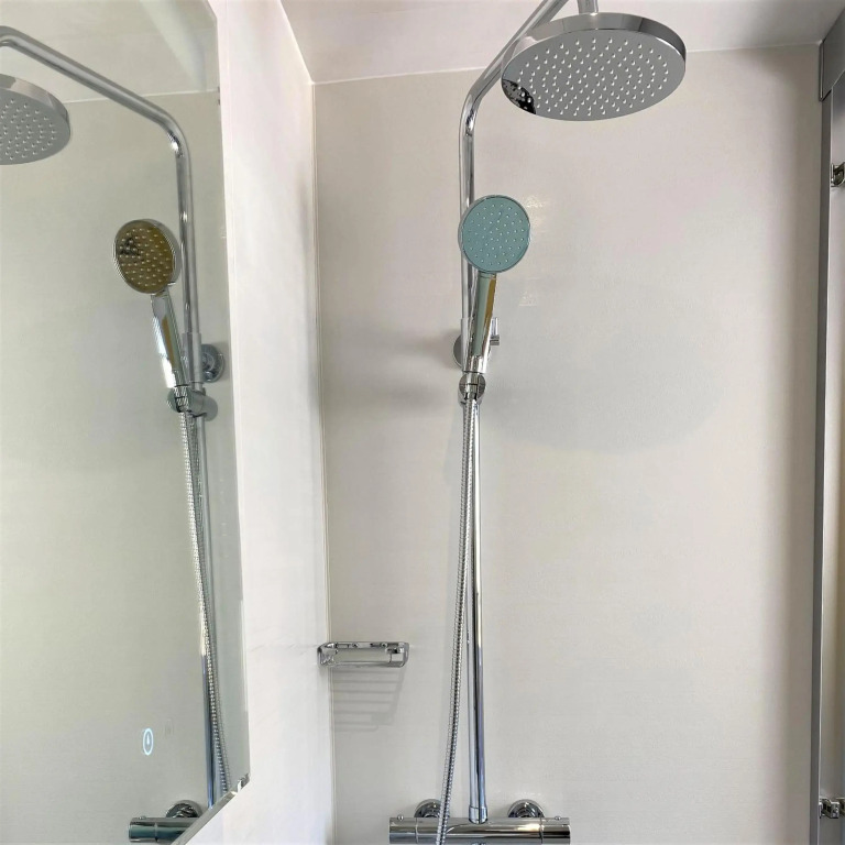 Cliftonville, Coast & Forest Homestay, en-suite room TV fridge microwave