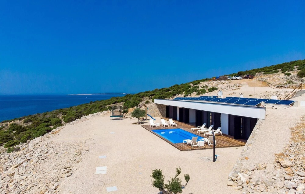 Amazing Home in Kosljun With 4 Bedrooms, Wifi and Private Swimming Pool