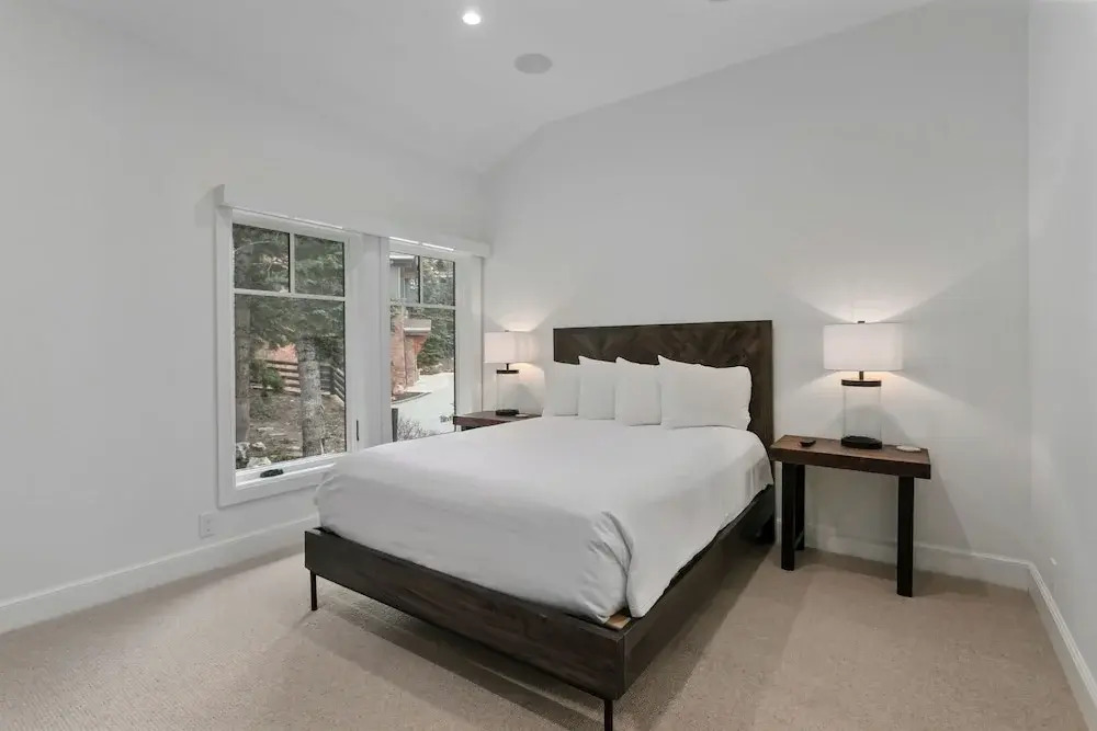 Stag Lodge 3BR Views, Hot Tub, Ski Access Condo