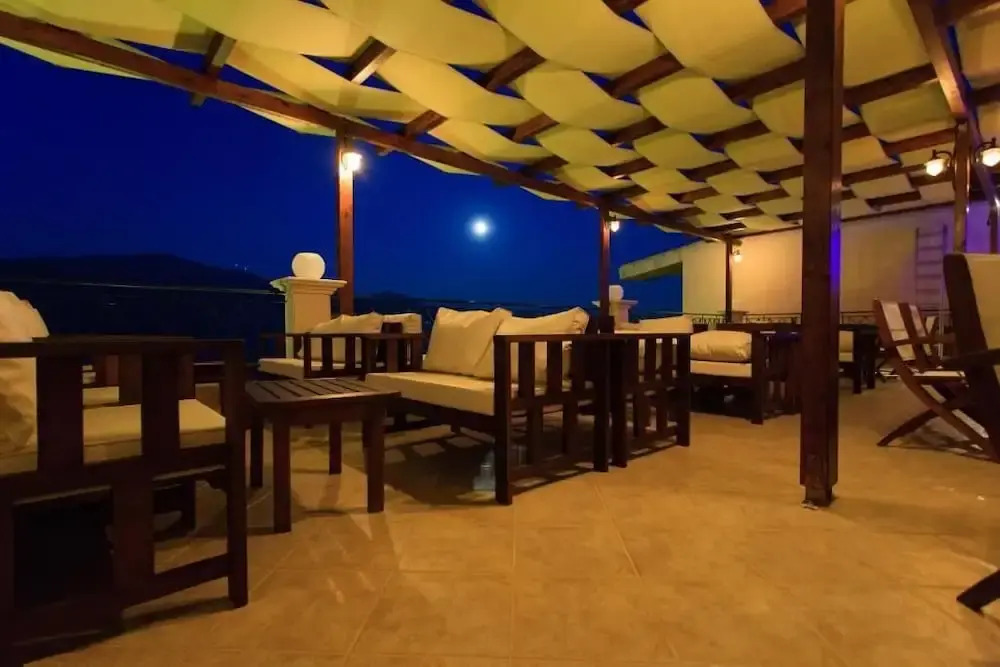 Lazaratos Hotel