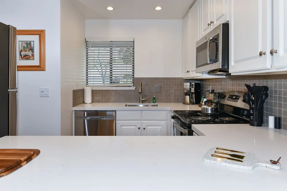 888 Oak Creek At Silverado 2 Bedroom Condo by Redawning