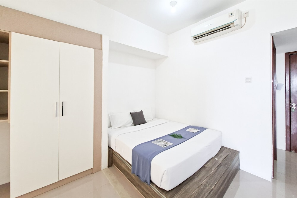 Studio Apartment Near Bojong Indah Station At Vittoria Residence