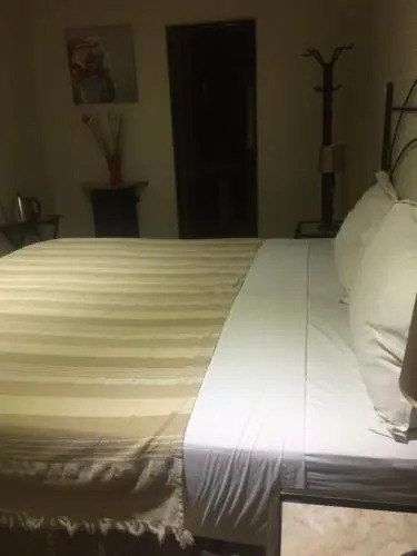 Elephant Lodge Guesthouse