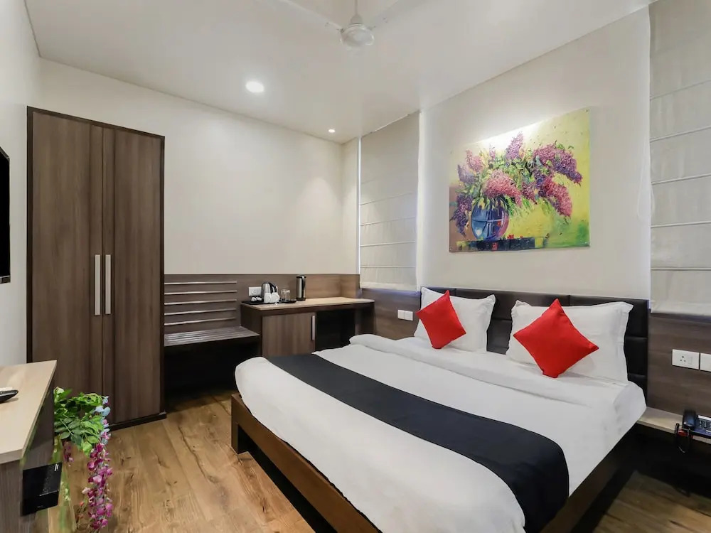 Capital O 17305 Hotel Fleur