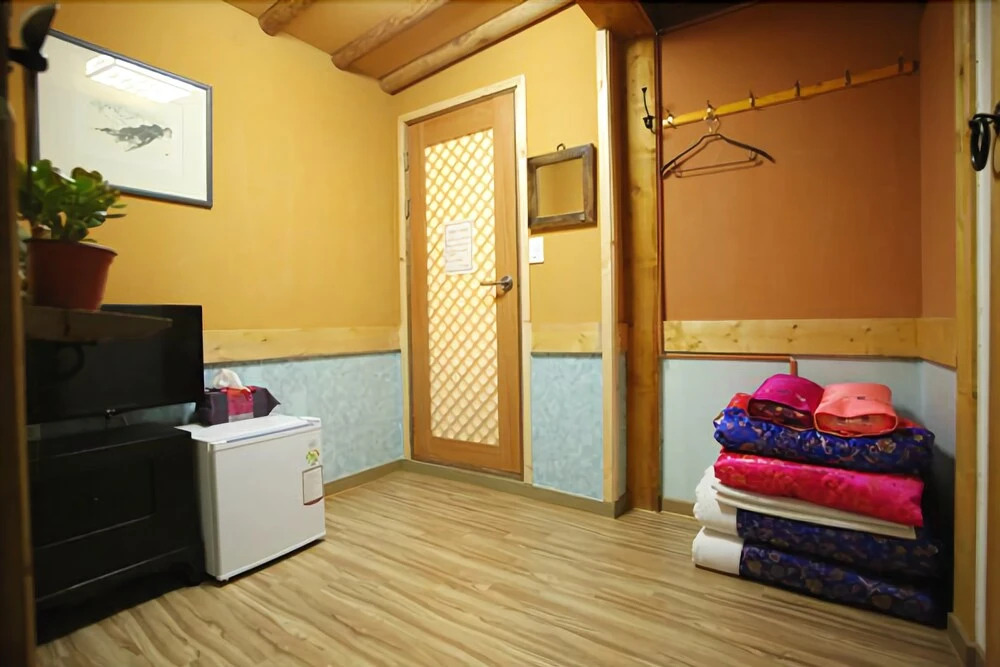 Jeonju Gangryeongjeon Guesthouse