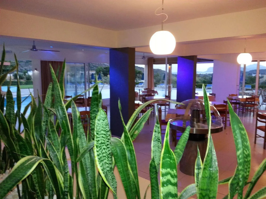 Zoes Hotel & Suites