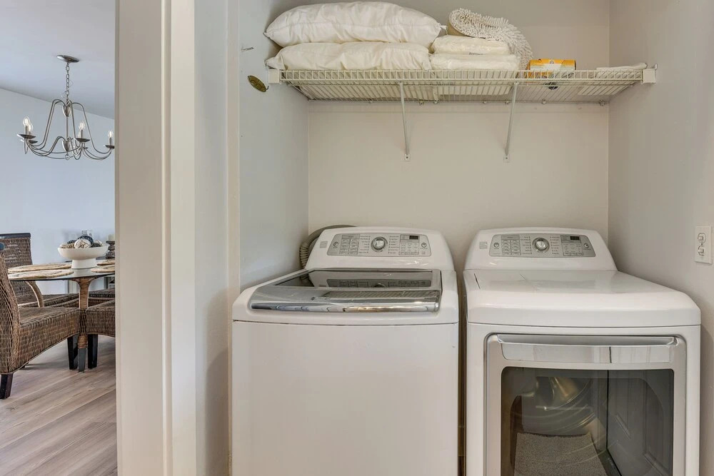 Walk to Ocean & Eats: Santa Rosa Beach Cottage