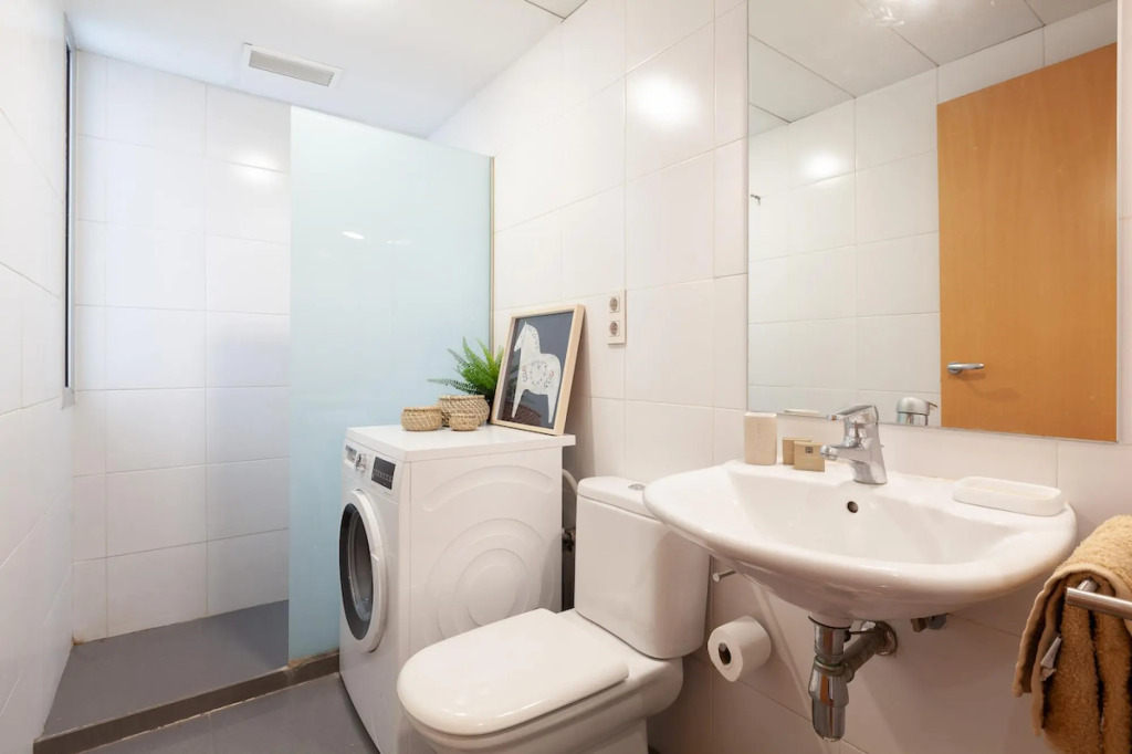 MARIA · Stylish 2 BR apartment with private roof terrace