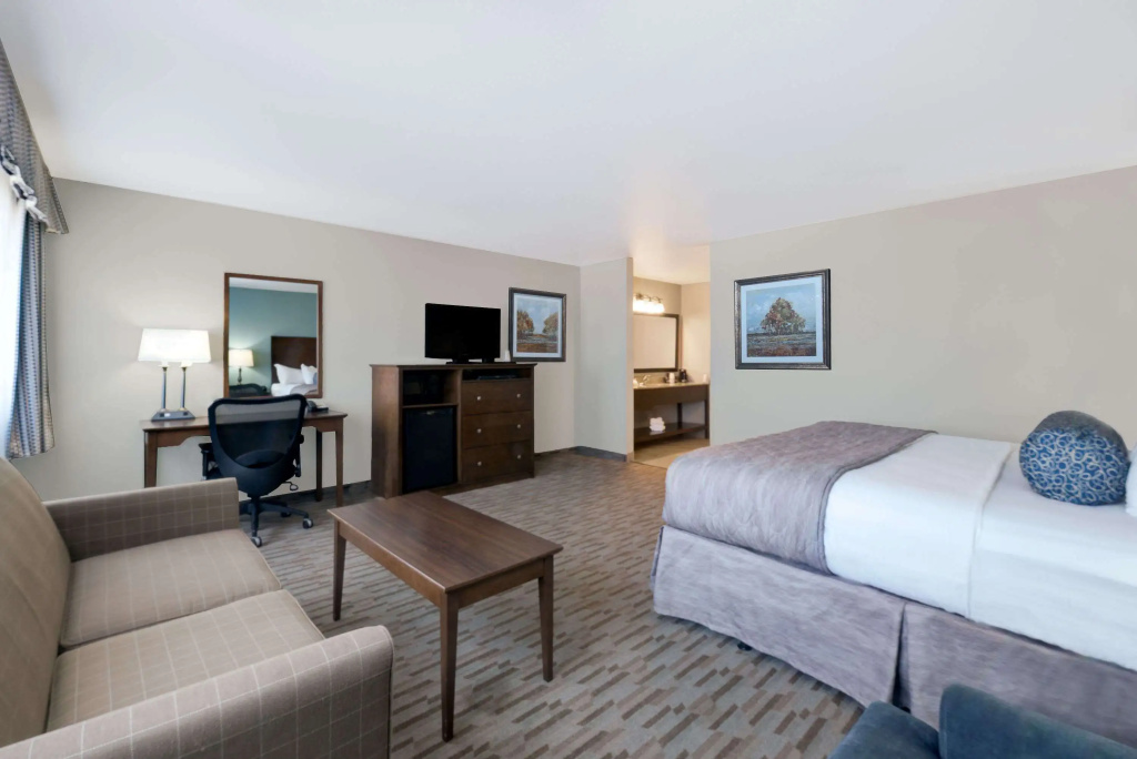 Baymont by Wyndham Minot