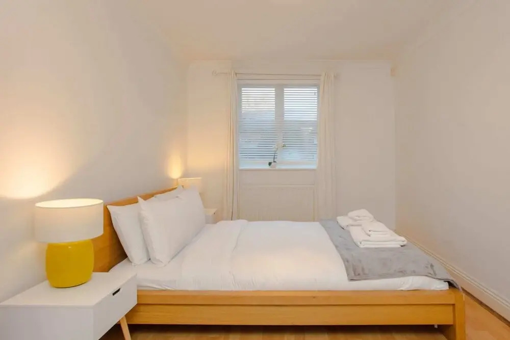 Contemporary 1 Bedroom Flat in Camberwell Oval