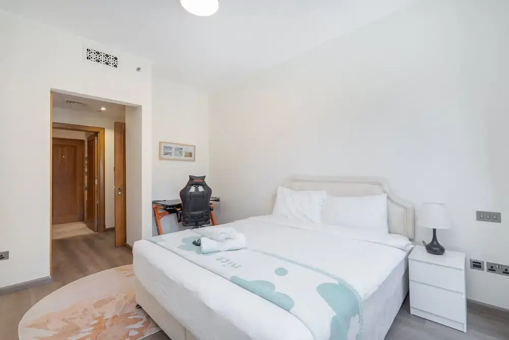 Magnificent 1 BR Apt Situated on a Prime Location