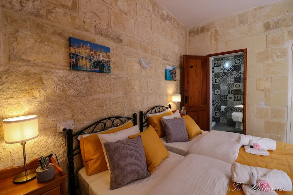 Lonza Gharb Farmhouse