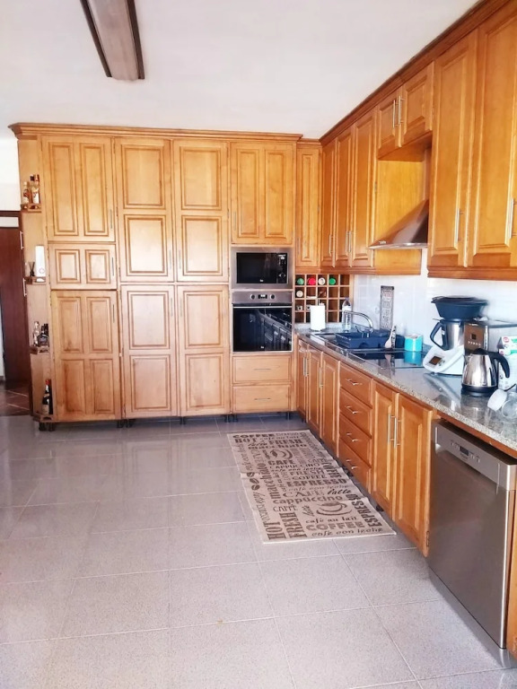 Spacious Villa in Palmela with Private Pool and Garden