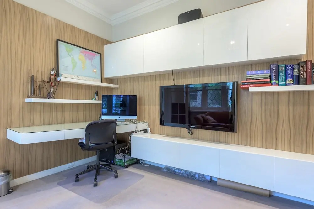 Exquisite 4 Bedroom House with Pool