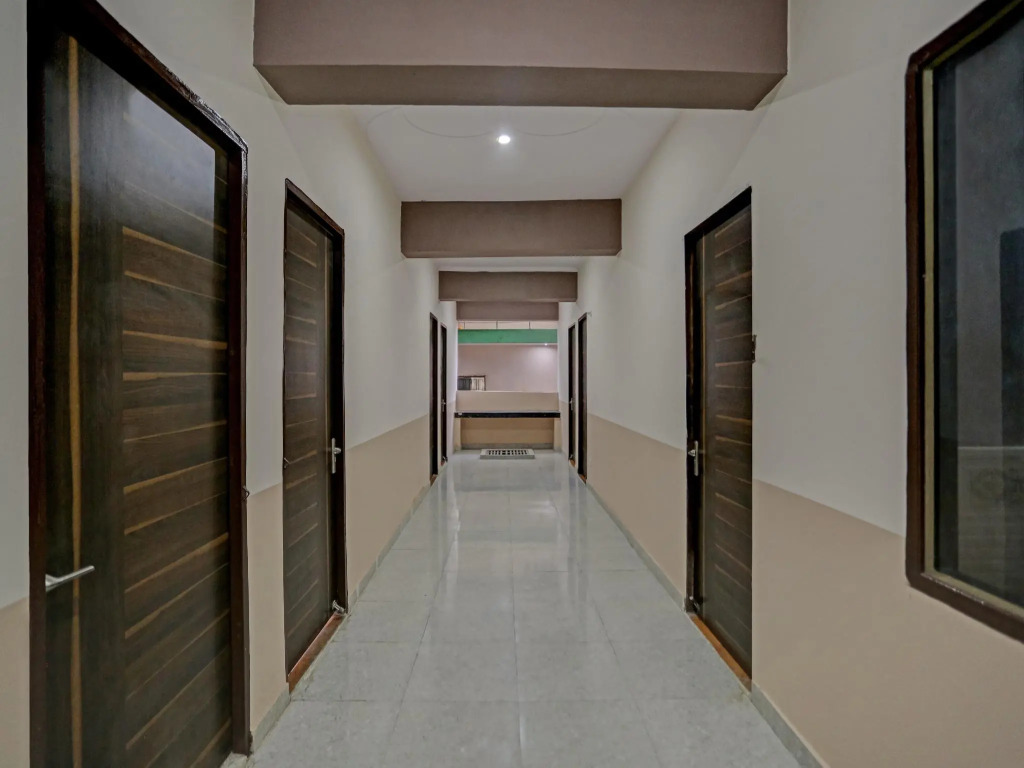 OYO 74435 Hotel Black Bird