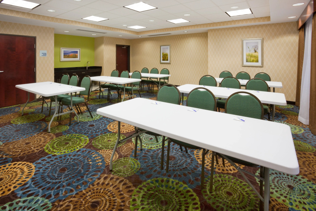 Holiday Inn Express & Suites Davenport by IHG