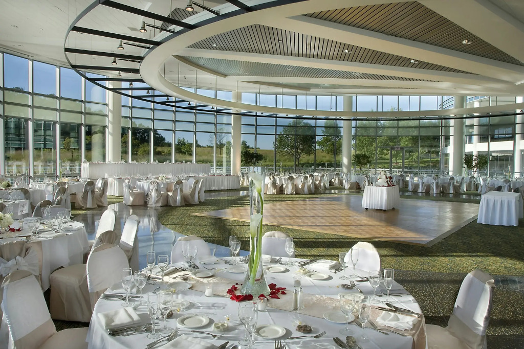 DoubleTree Suites by Hilton Hotel & Conference Center Chicago-Downers Grove