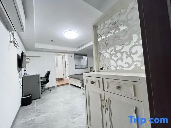 Qingyiwan Apartment (Shanghai Railway Station Jiangning Road Subway Station Branch)