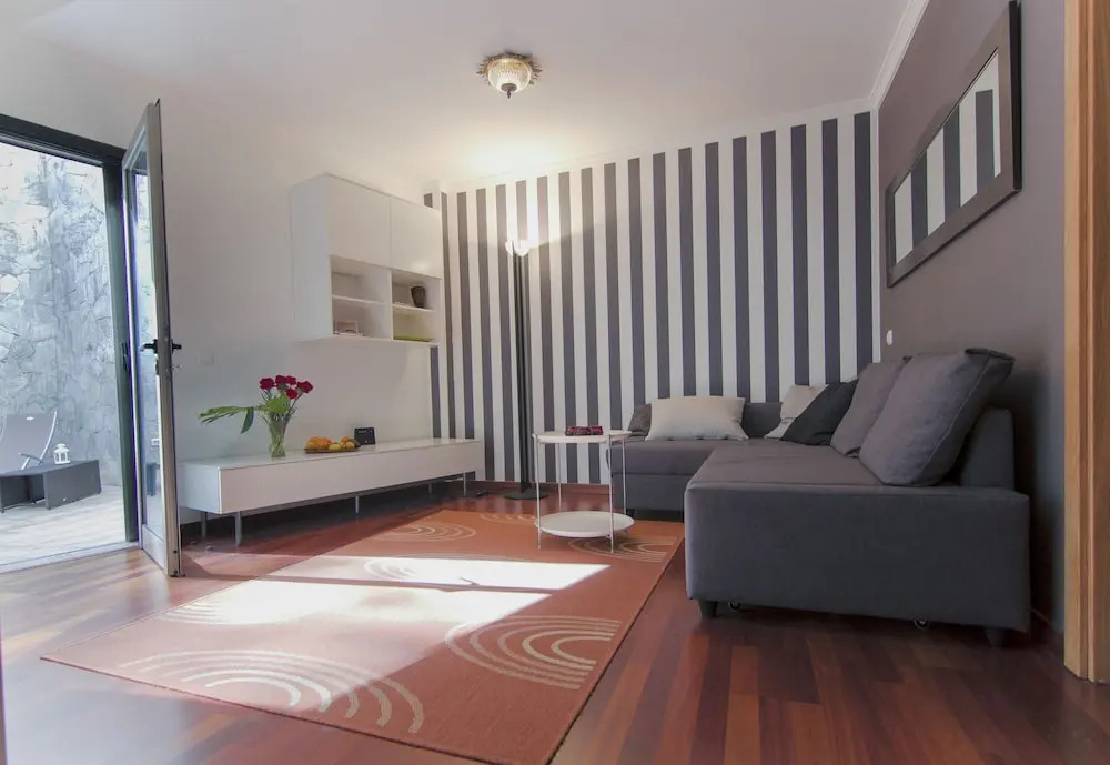 Castillo Apartments