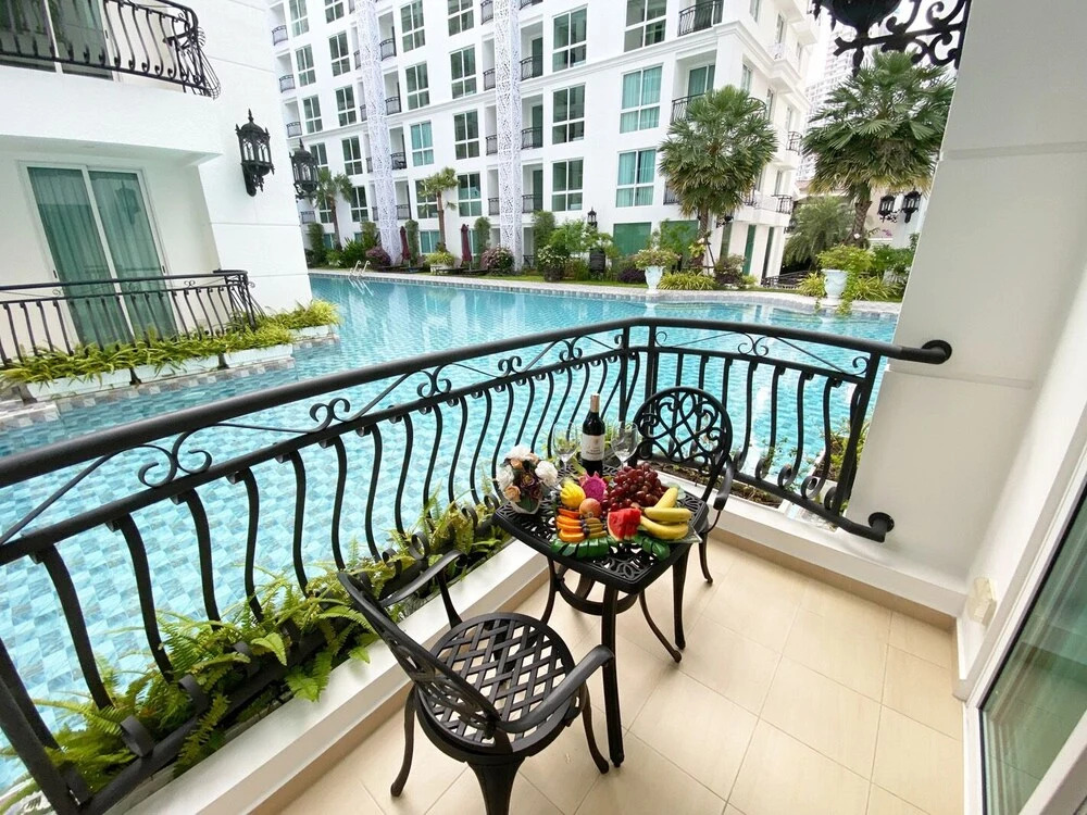 Modern 1 Bedroom Condo D418