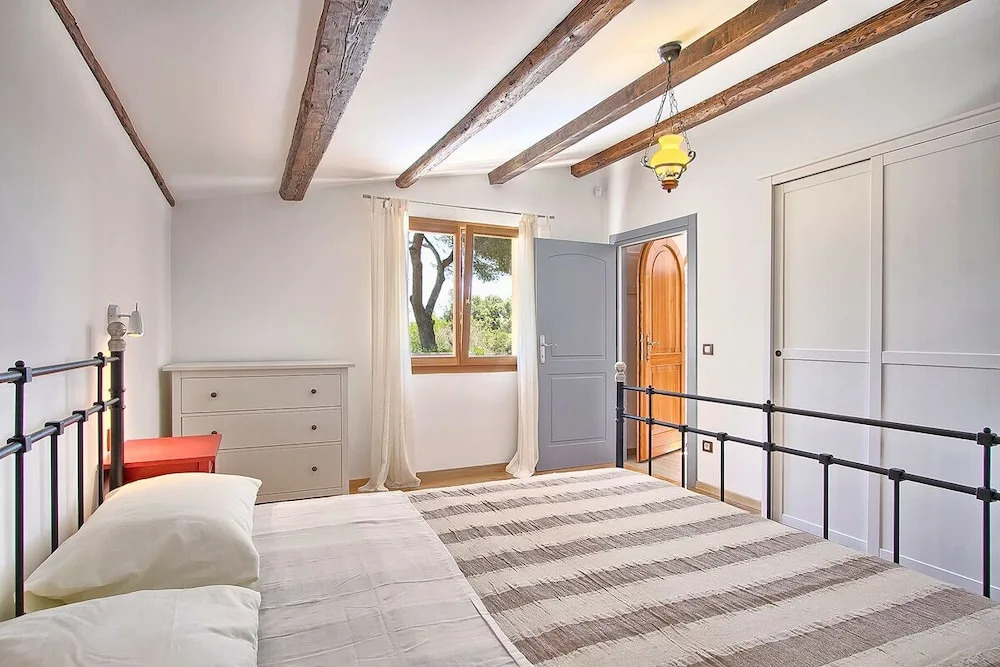 Holiday House in Pula 30 m From the sea