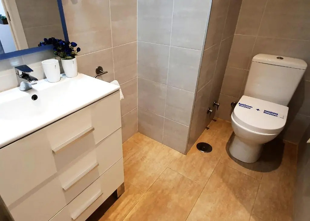Skol 427 Spacious 1 Bedroom Apartment with Sea Views