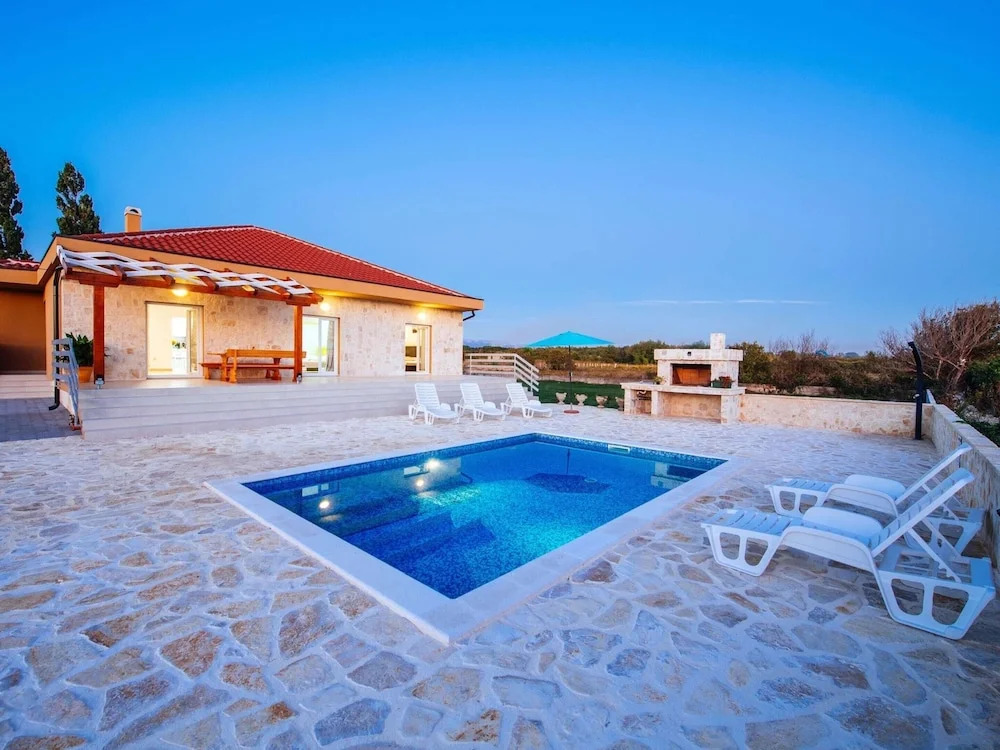 Charming Holiday Home With Private Swimming Pool, Big Garden, Near the Sea
