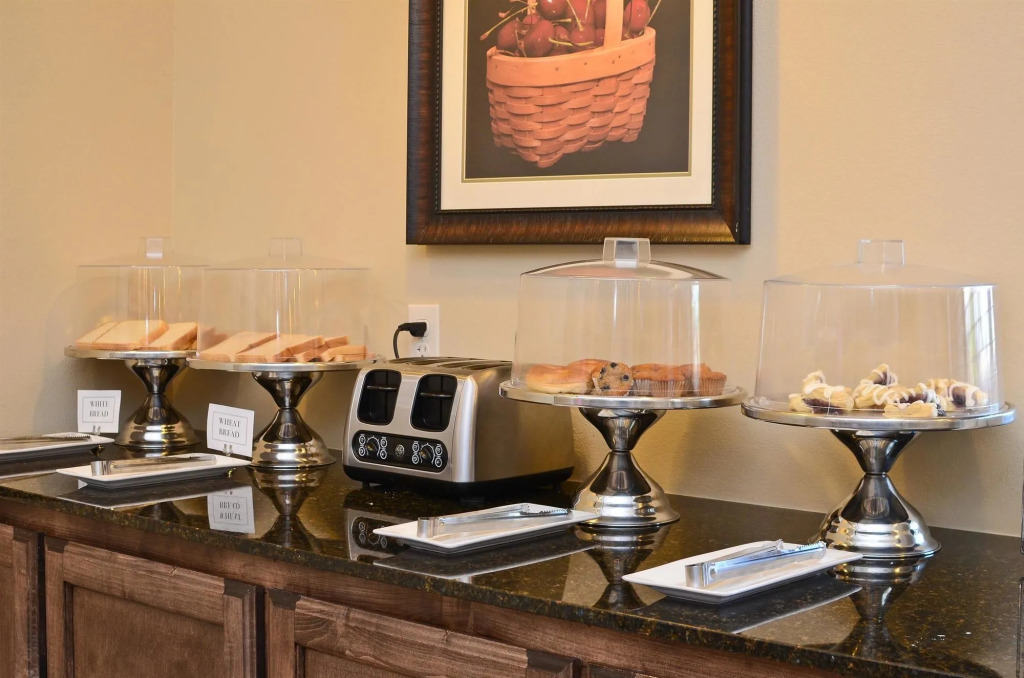 Best Western Plus Emory at Lake Fork Inn & Suites