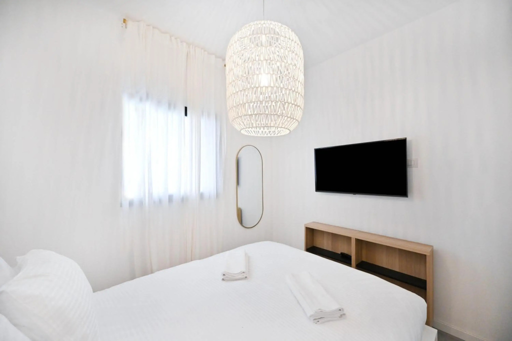 Stylish 1BR in Ben Yehuda 73 by HolyGuest