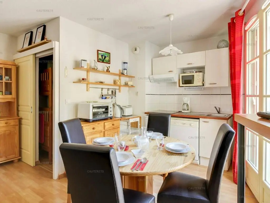 Appartement Cauterets, 2 pièces, 6 personnes - FR-1-401-19