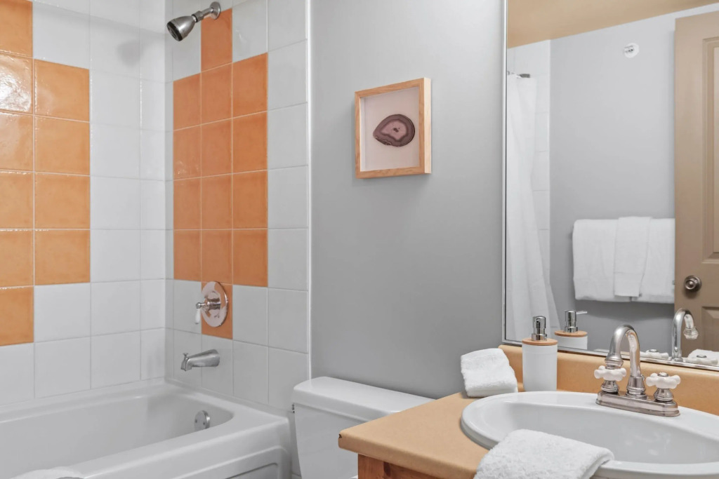 TOP FLOOR in Panorama Resort | TRUE Ski In/Out | Indoor Access to Pool & HotTubs