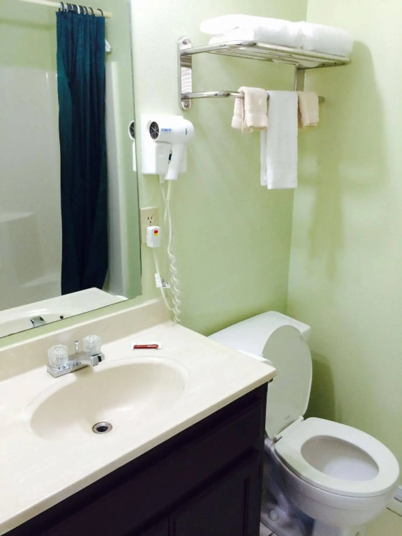 Super Inn & Suites