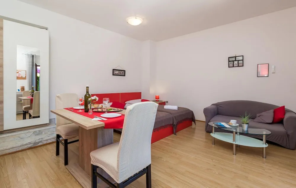 Stunning Apartment in Pobri With Wifi