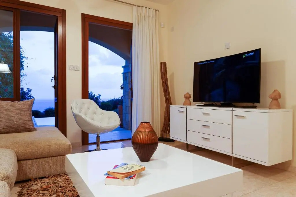 2 bedroom Villa Iremos with private pool and sea views, Aphrodite Hills Resort