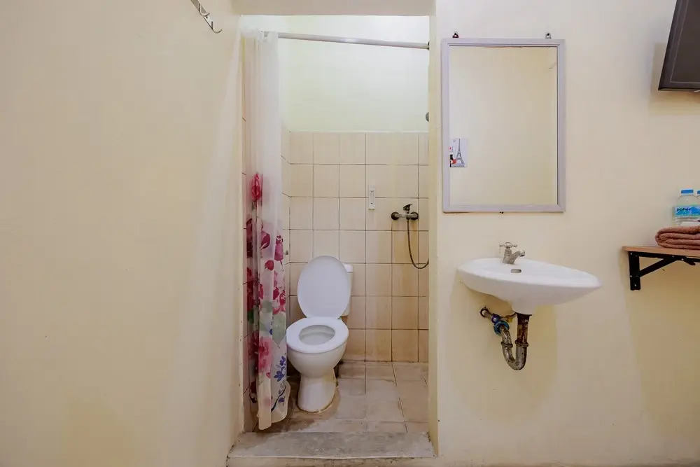RedDoorz near Soekarno Hatta Airport 3
