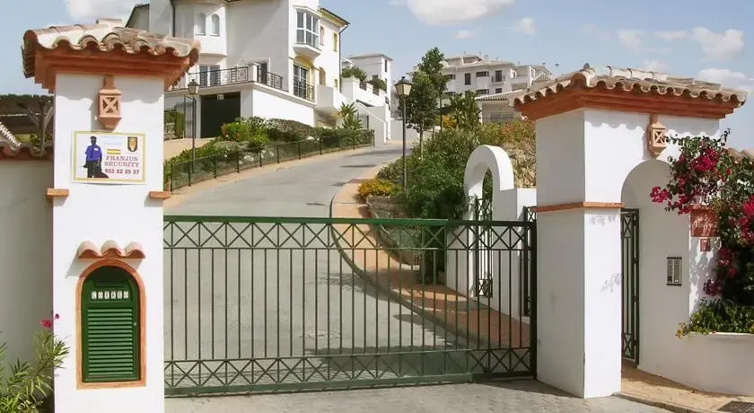 HomeRez - Holiday Home Calle Manuel Pinhero