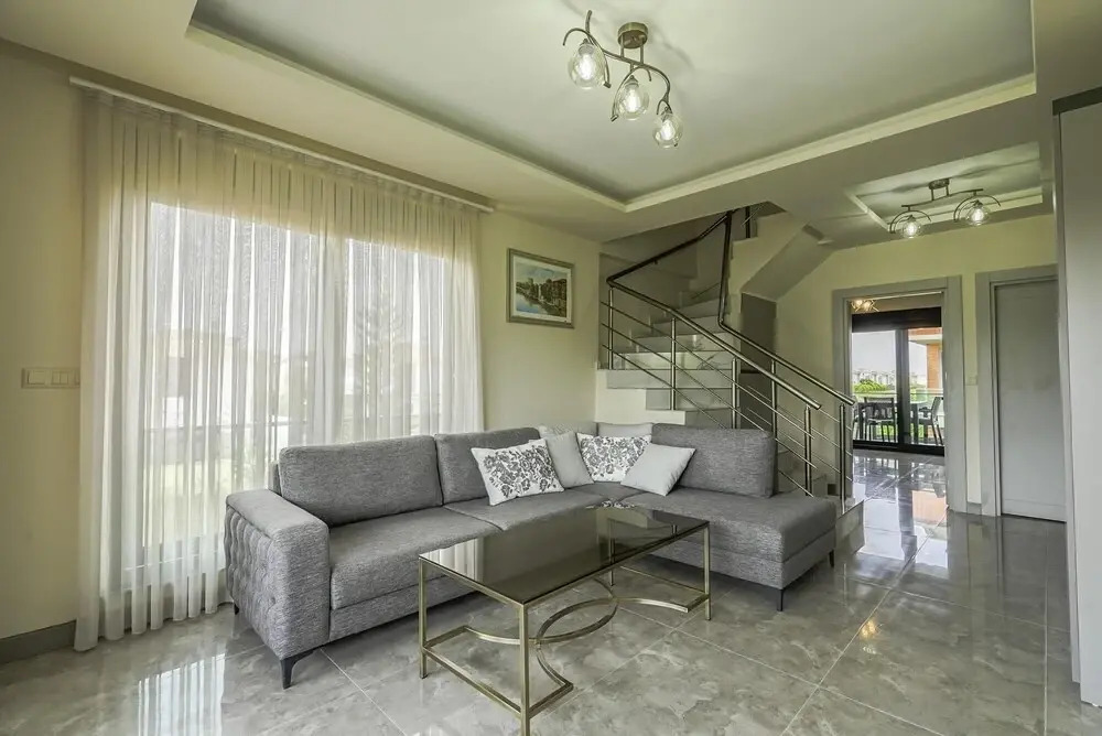 Flat w Shared Pool and Balcony 8 min to Beach