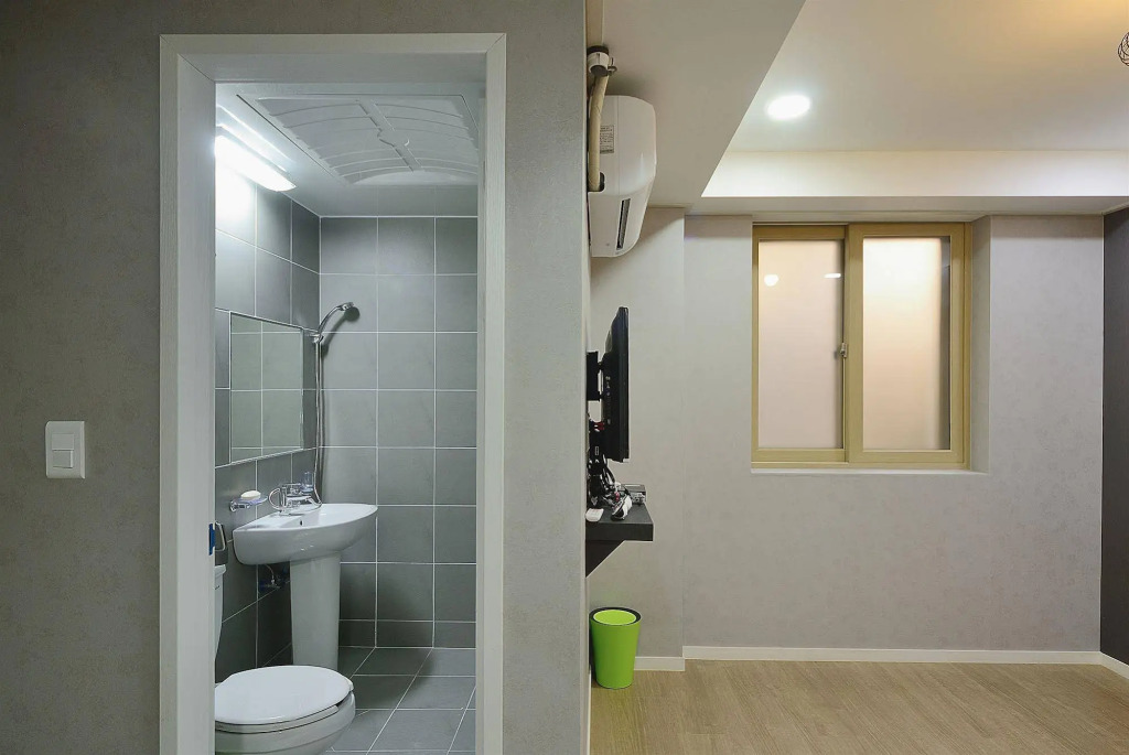 Red Guesthouse