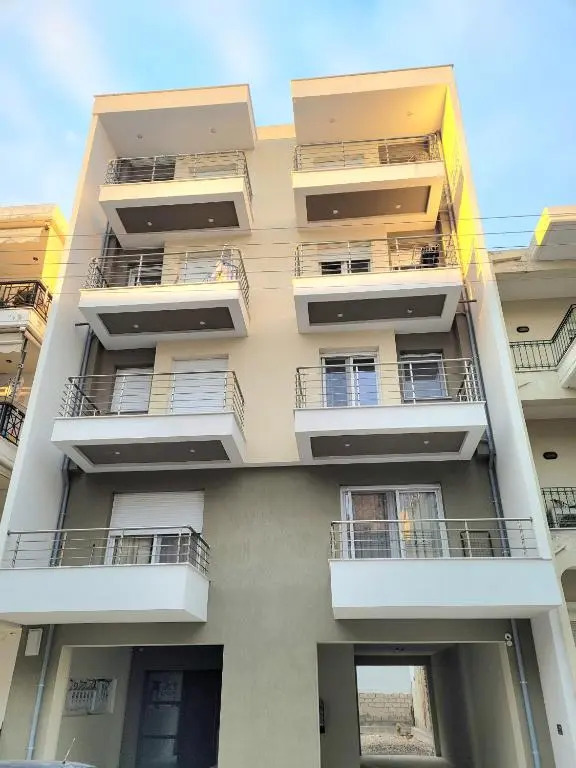 8 Blocks Apartments 4B