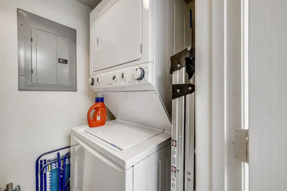 Long Beach Tower 3, #1303 - Completely Renovated 2 Bedroom . 2 Condo by RedAwning