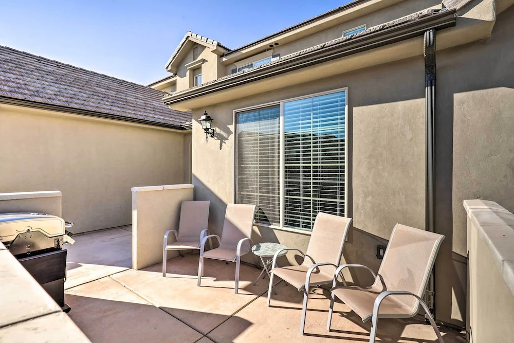 St George Area Townhome w/ Patio + Pool Access