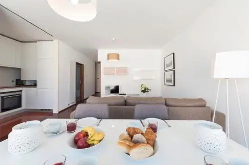 LovelyStay - Casas Brancas - Modern Apartment with Balcony & free private parking