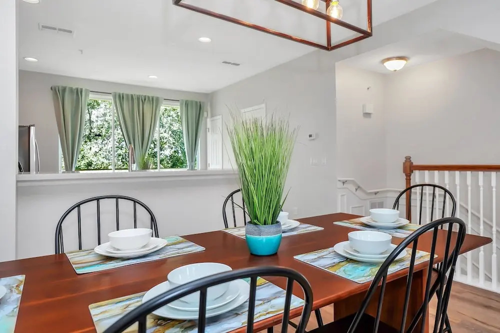 Spacious and Modern Townhome! Close to Attractions and Conventions Center! 3vc5014-10