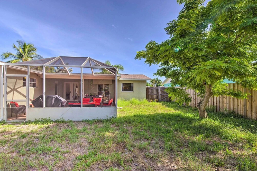Quiet Satellite Beach Home w/ Lanai, Walk to Beach