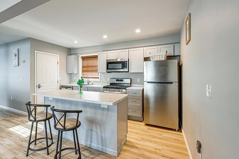 Walkable Stay Near Hudson River, Dining & Shopping